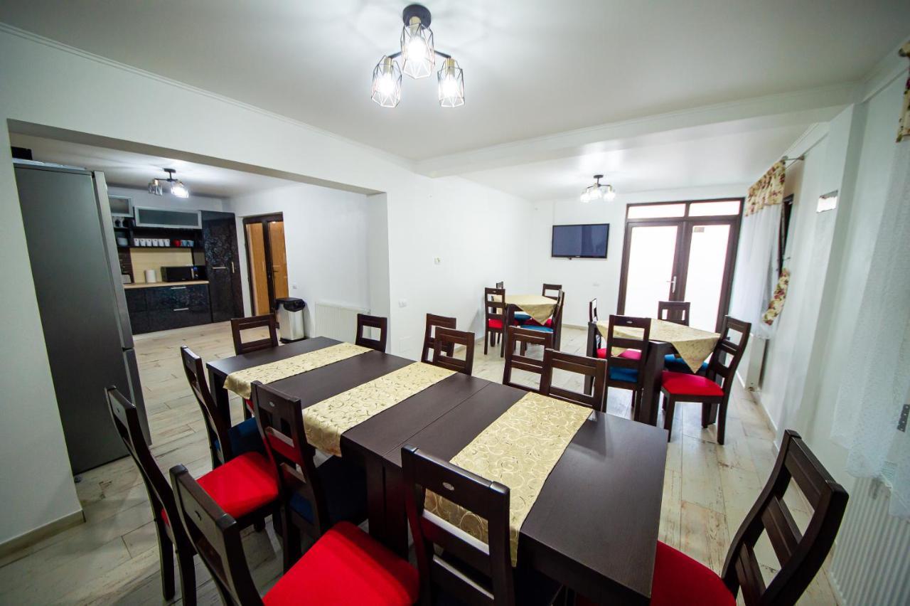 Râmnicu Vâlcea Casa Avramヴィラ エクステリア 写真