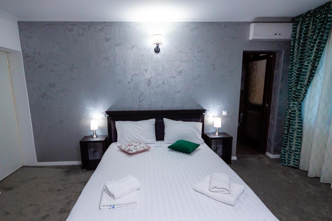 Râmnicu Vâlcea Casa Avramヴィラ エクステリア 写真