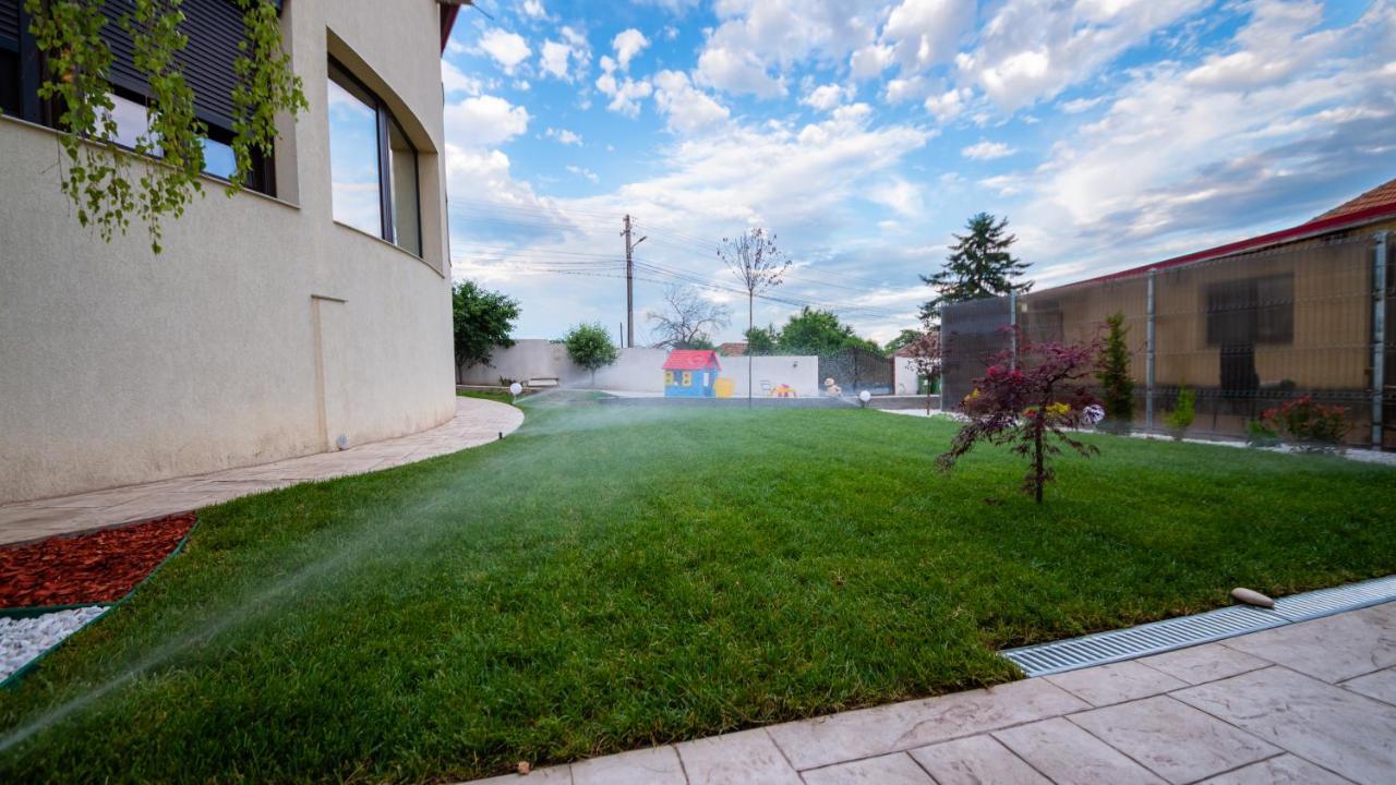 Râmnicu Vâlcea Casa Avramヴィラ エクステリア 写真