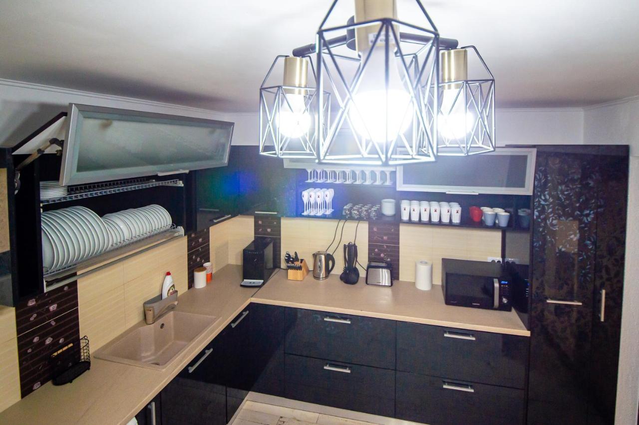 Râmnicu Vâlcea Casa Avramヴィラ エクステリア 写真