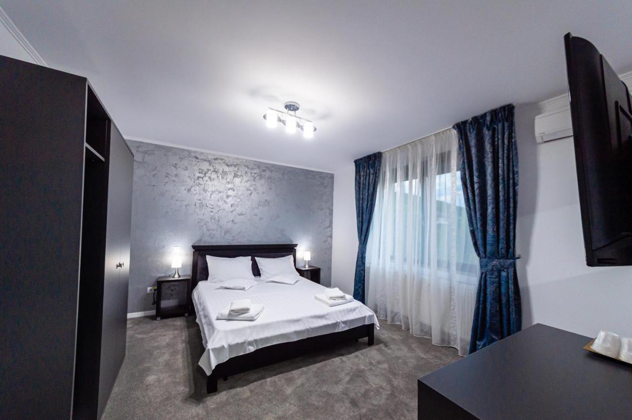 Râmnicu Vâlcea Casa Avramヴィラ エクステリア 写真